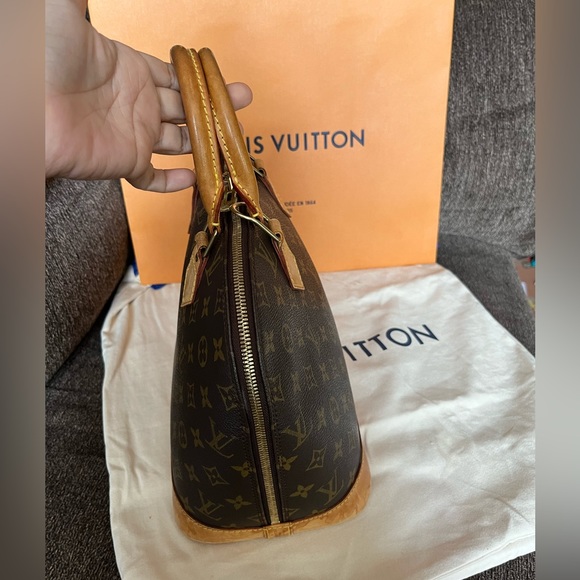 Louis Vuitton Alma in Monogram - Picture 12 of 13
